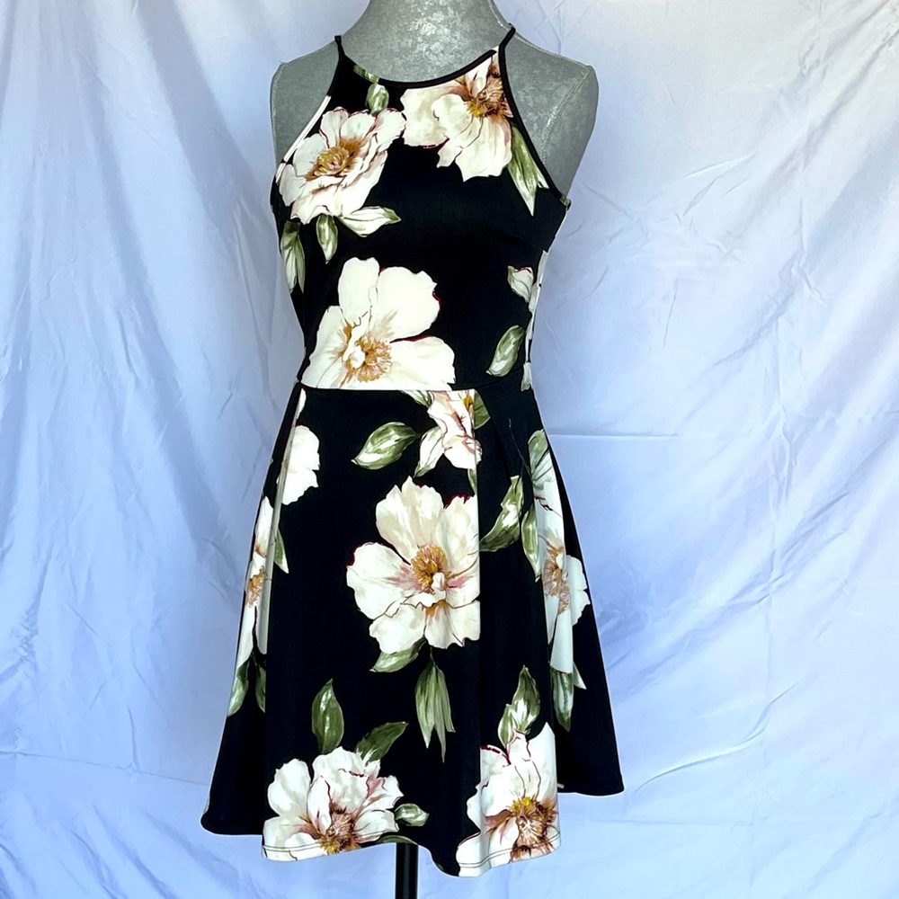 MONTEAU SLEEVELESS RACER BACK FLORAL DRESS